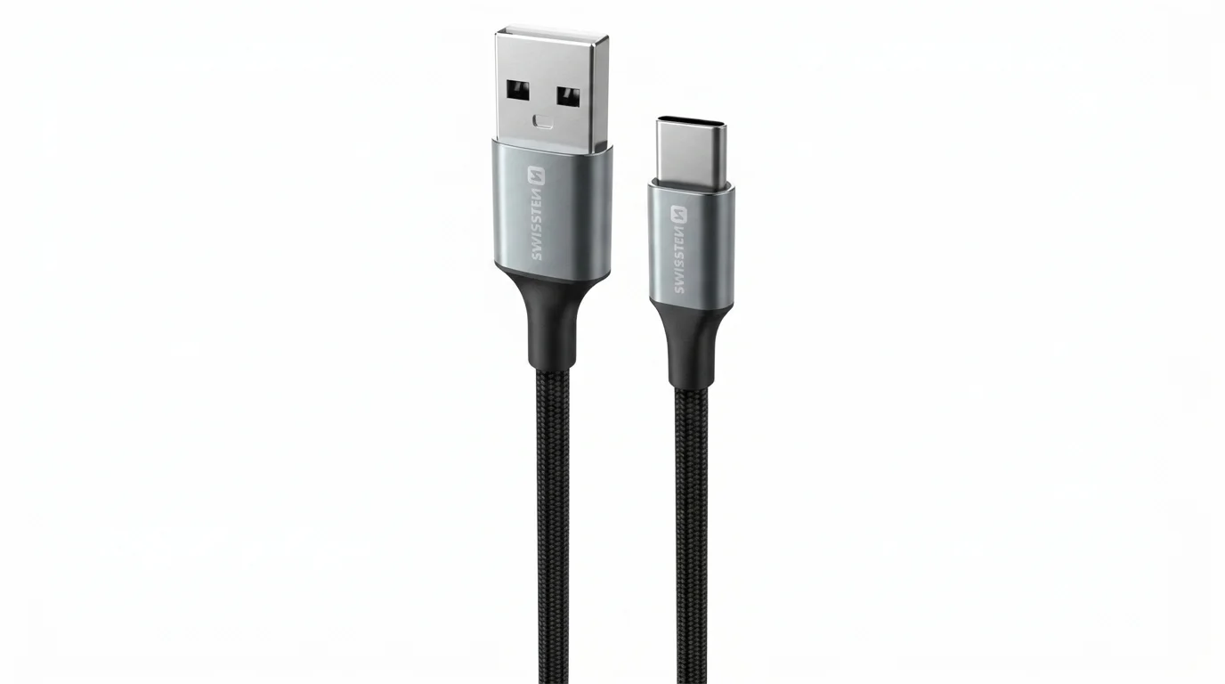 Konektory USB-A a USB-C černého textilně opleteného kabelu Swissten s šedým kovovým krytem.