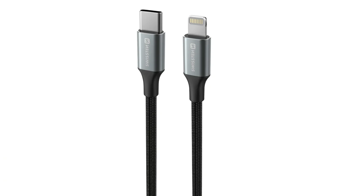 Konektory USB-C a Lightning černého kabelu Swissten s šedým hliníkovým tělem a textilním opletením.