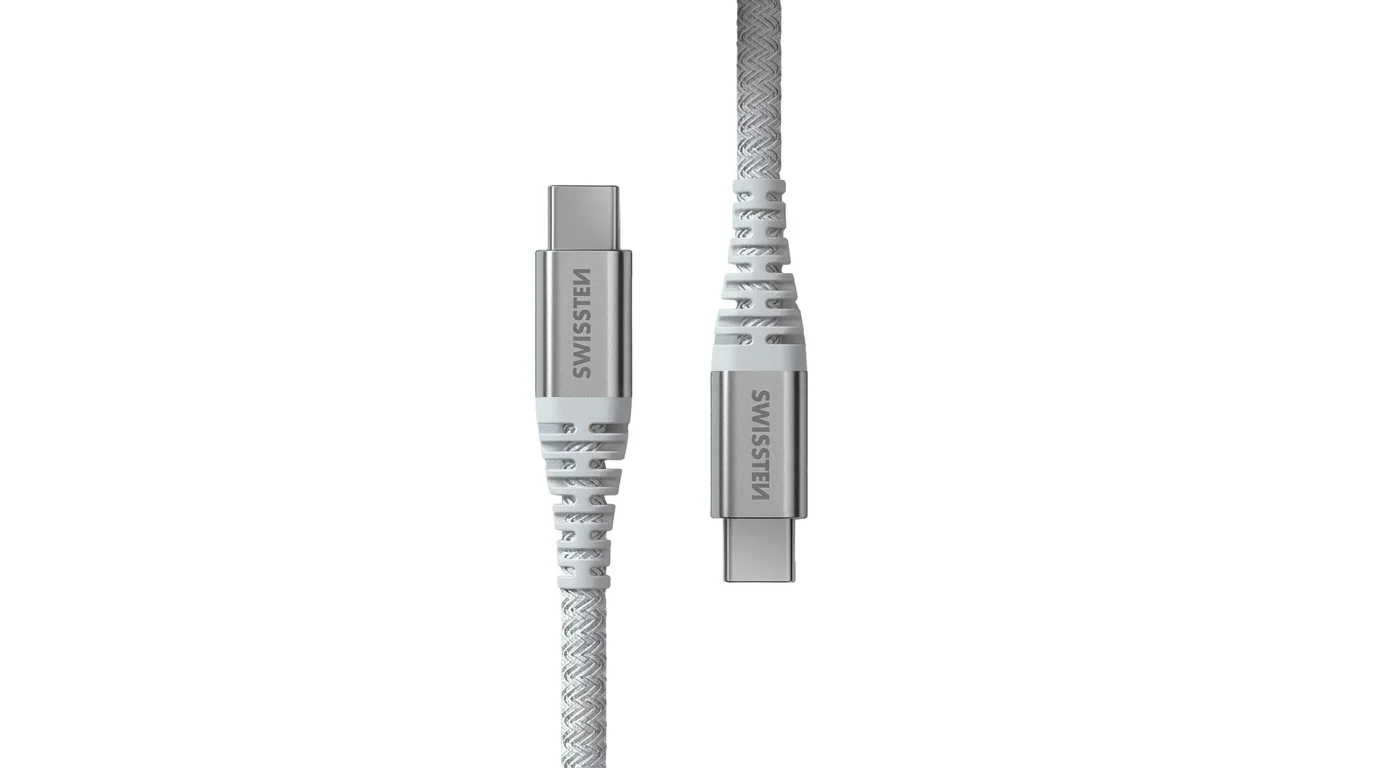 USB-C konektory kabelu Swissten s kovovým pouzdrem, vyztuženým zakončením a textilním opletením.