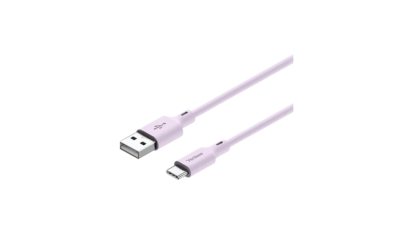 Světle fialový propojovací kabel Yenkee zakončený konektory USB-A a USB-C.