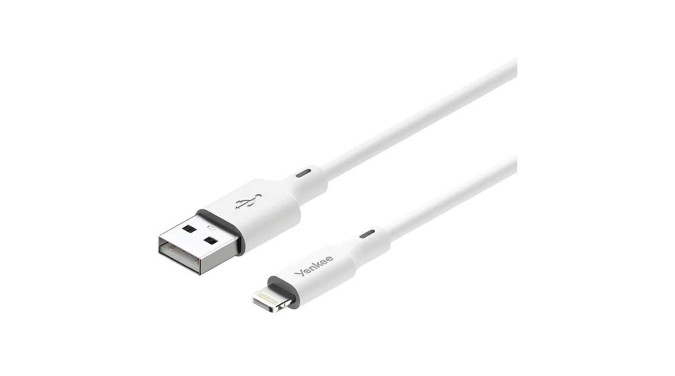 Bílý kabel Yenkee s konektory USB-A a Lightning.