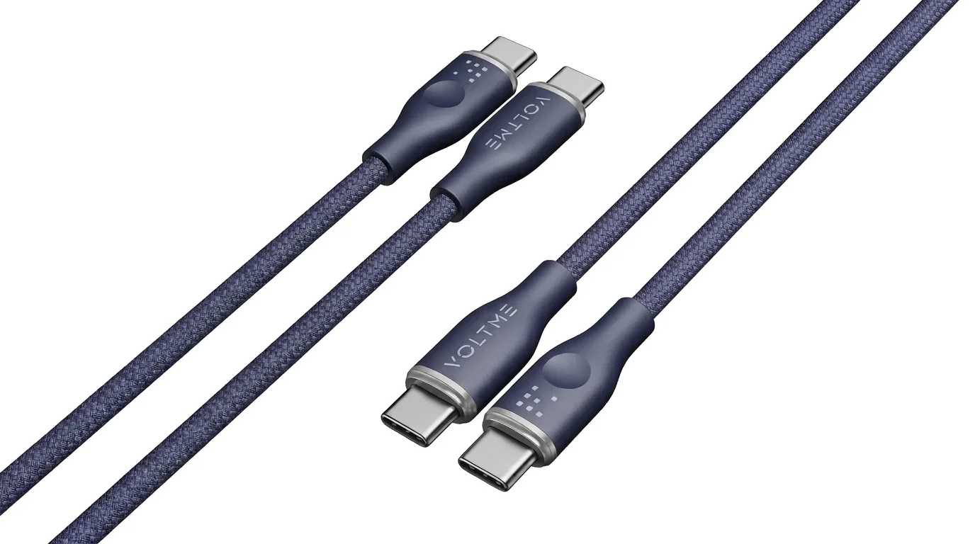 Modrý textilně opletený kabel Voltme s konektory USB-C na obou koncích.