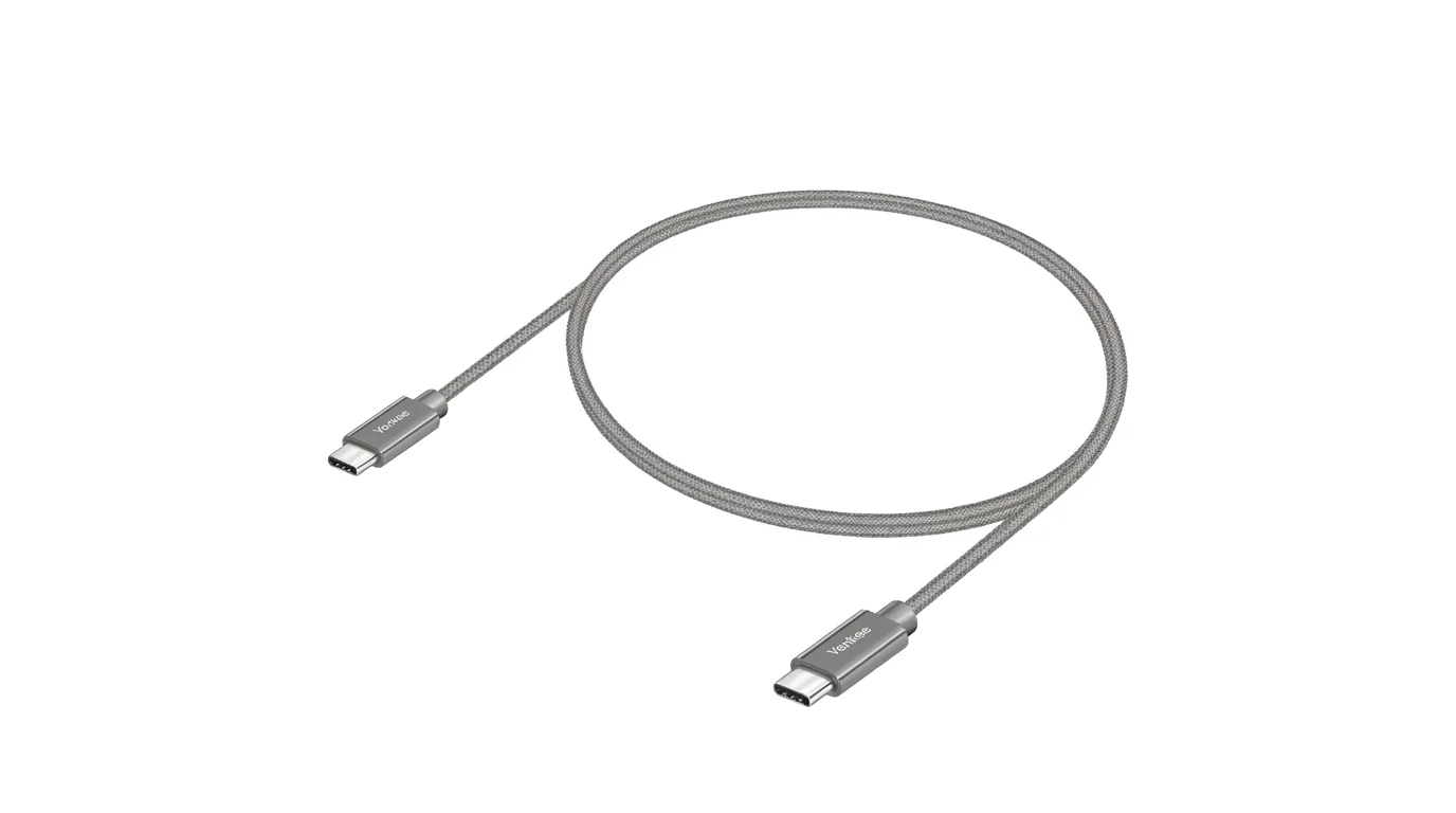 Šedý opletený USB-C kabel Yenkee s hliníkovými konektory na obou koncích.