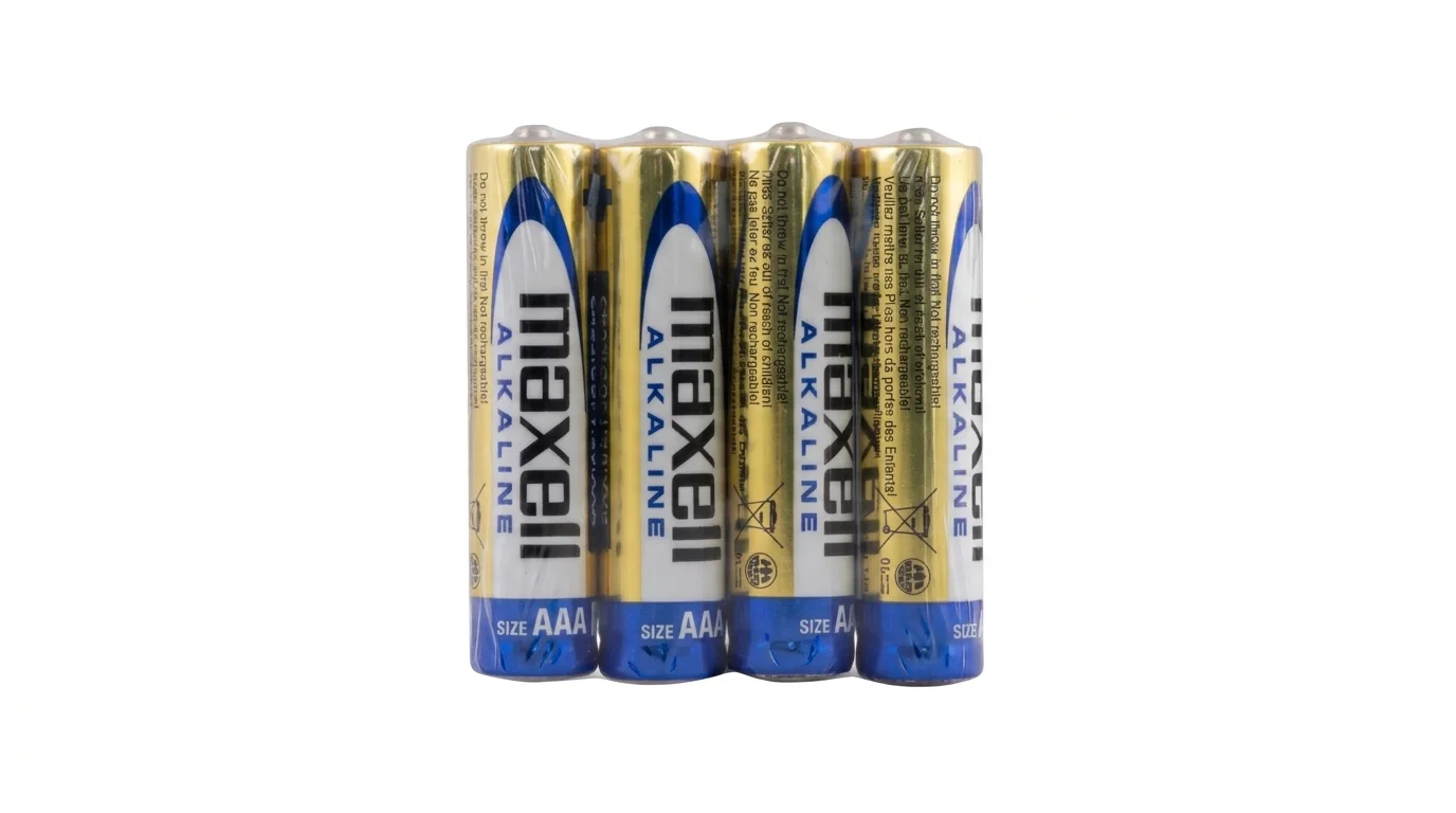 Balenie štyroch alkalických batérií Maxell typu AAA v priehľadnej fólii.