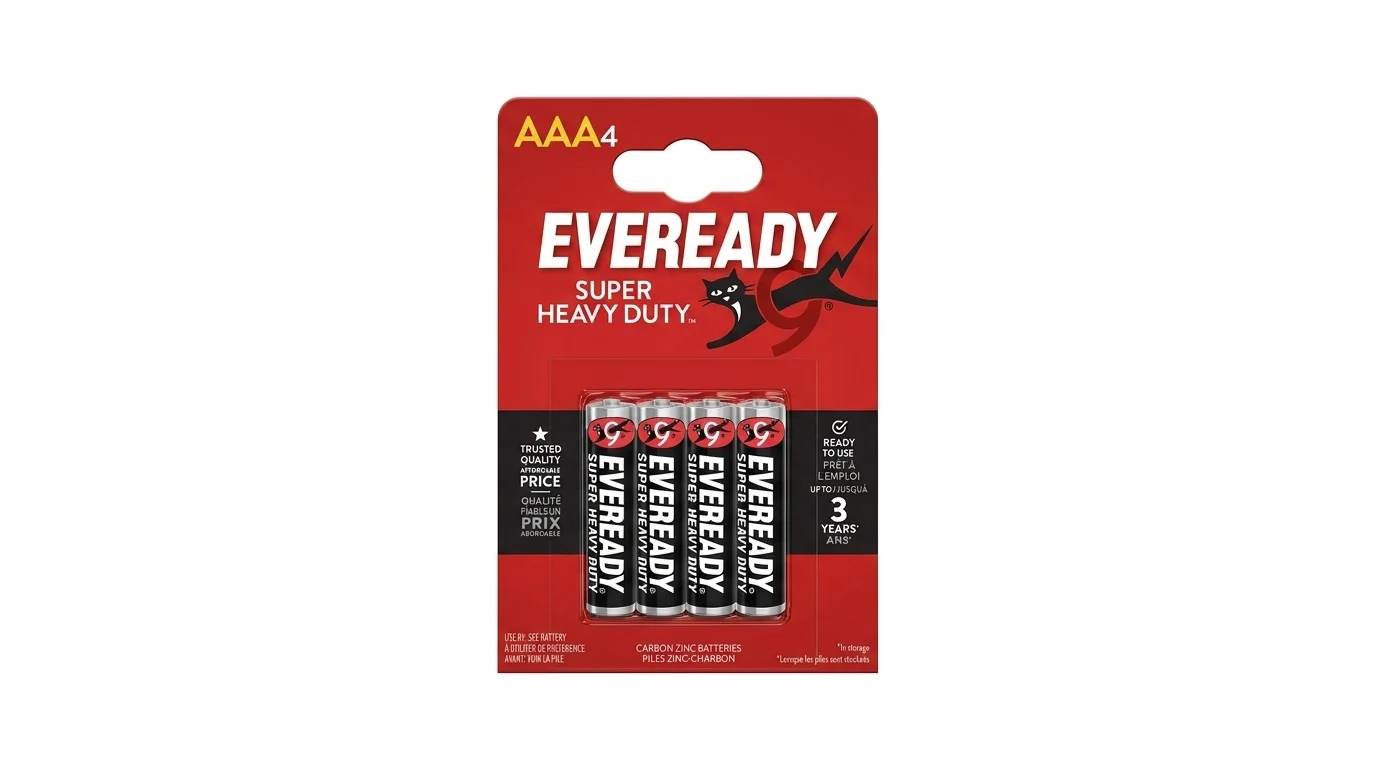 Červené blistrové balení čtyř mikrotužkových baterií AAA Eveready Super Heavy Duty.