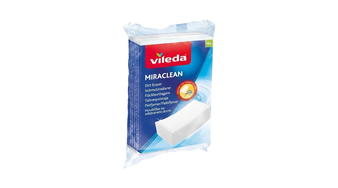 Balení čtyř bílých čisticích houbiček Vileda Miraclean v průhledném obalu.