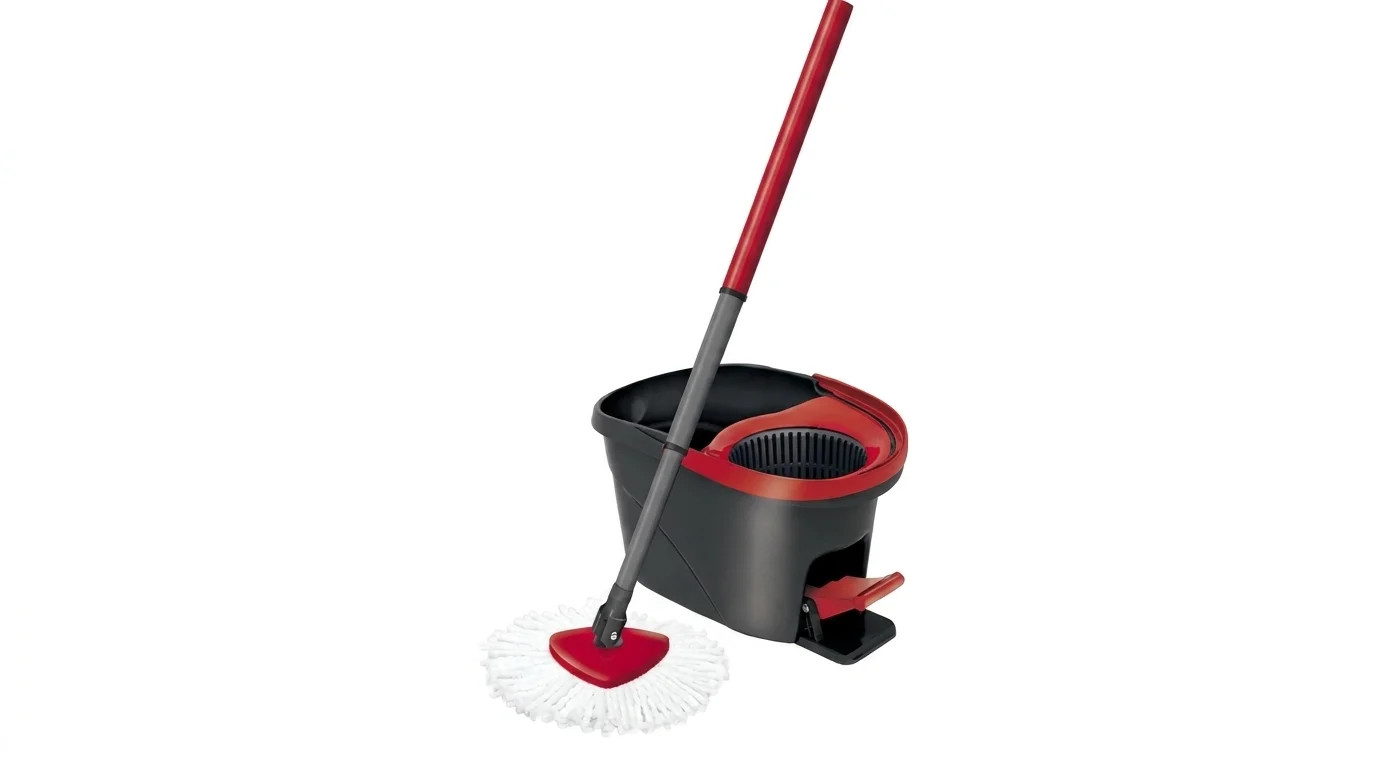 Mop sada Vileda Easy Wring and Clean s kbelíkem se šlapacím pedálem a třásňovým mopem s trojúhelníkovou hlavicí.