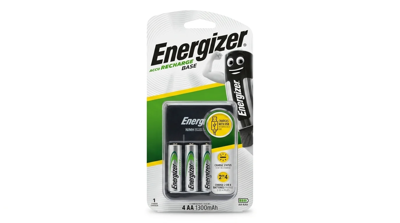 Nabíječka baterií Energizer Base Charger a čtyři nabíjecí baterie AA v prodejním balení.