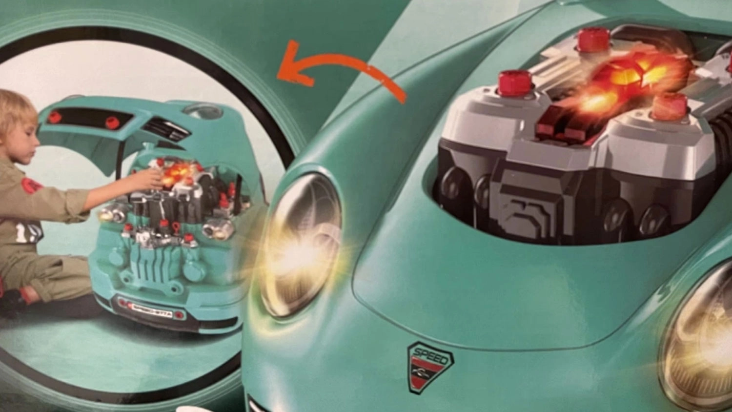 Detail tyrkysové dětské autodílny Buddy Toys se svítícími světlomety a motorem, s kruhovým výřezem zobrazujícím hrající si dítě.