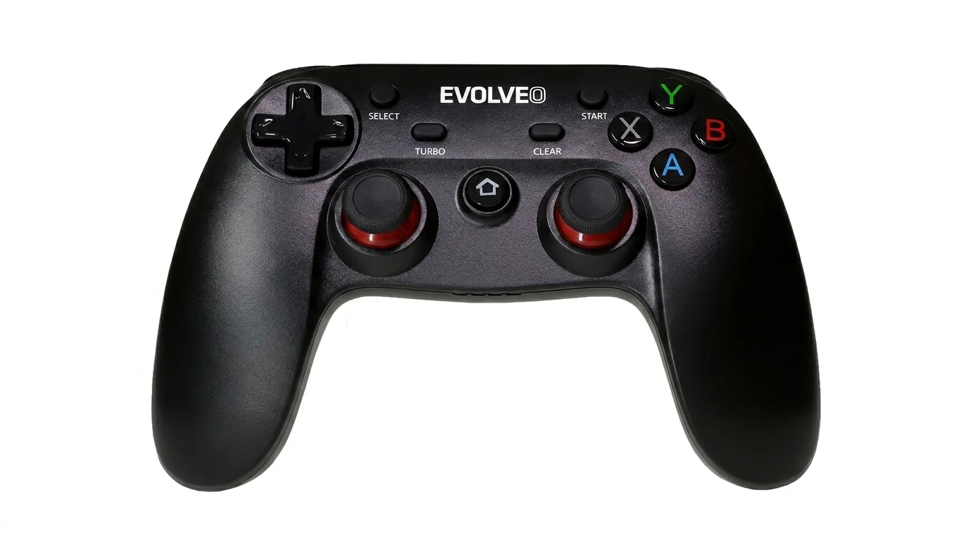 Černý gamepad EVOLVEO Fighter F1 se dvěma analogovými páčkami s červenými detaily, směrovým křížem a barevnými akčními tlačítky.