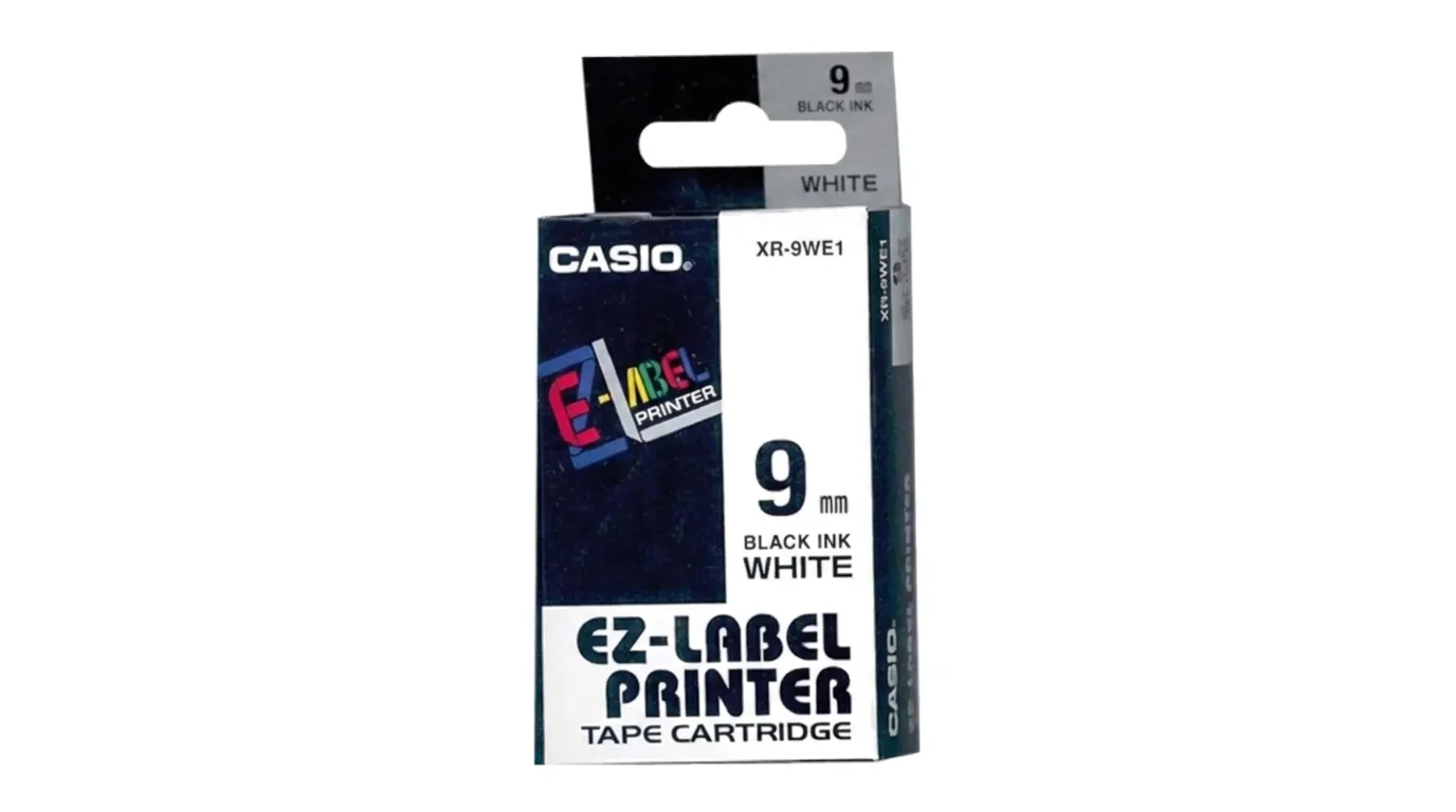 Balenie pásky do štítkovača Casio XR-9WE1 so šírkou 9 mm a čiernou tlačou na bielom podklade.