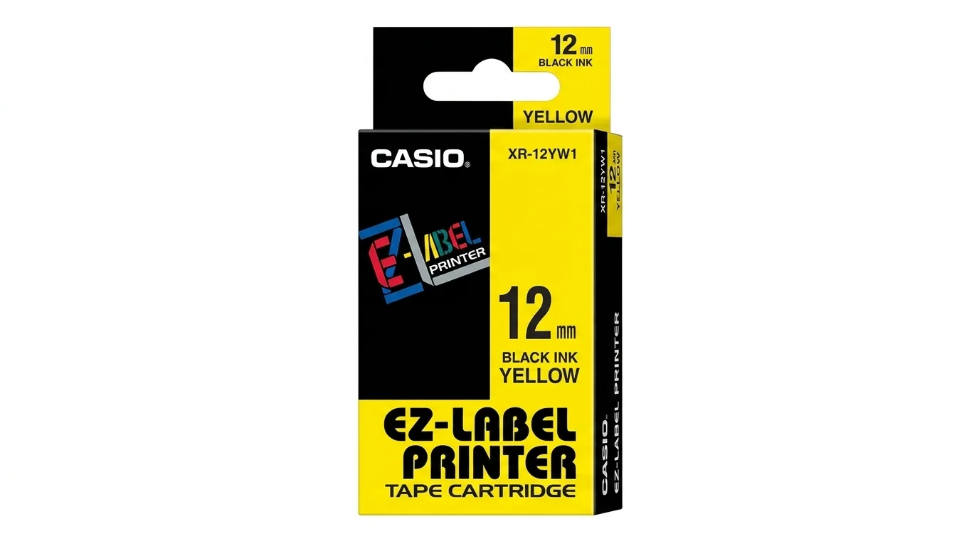 Balenie kazety s páskou Casio EZ-Label Printer XR-12YW1 so šírkou 12 mm a čiernou tlačou na žltom podklade.