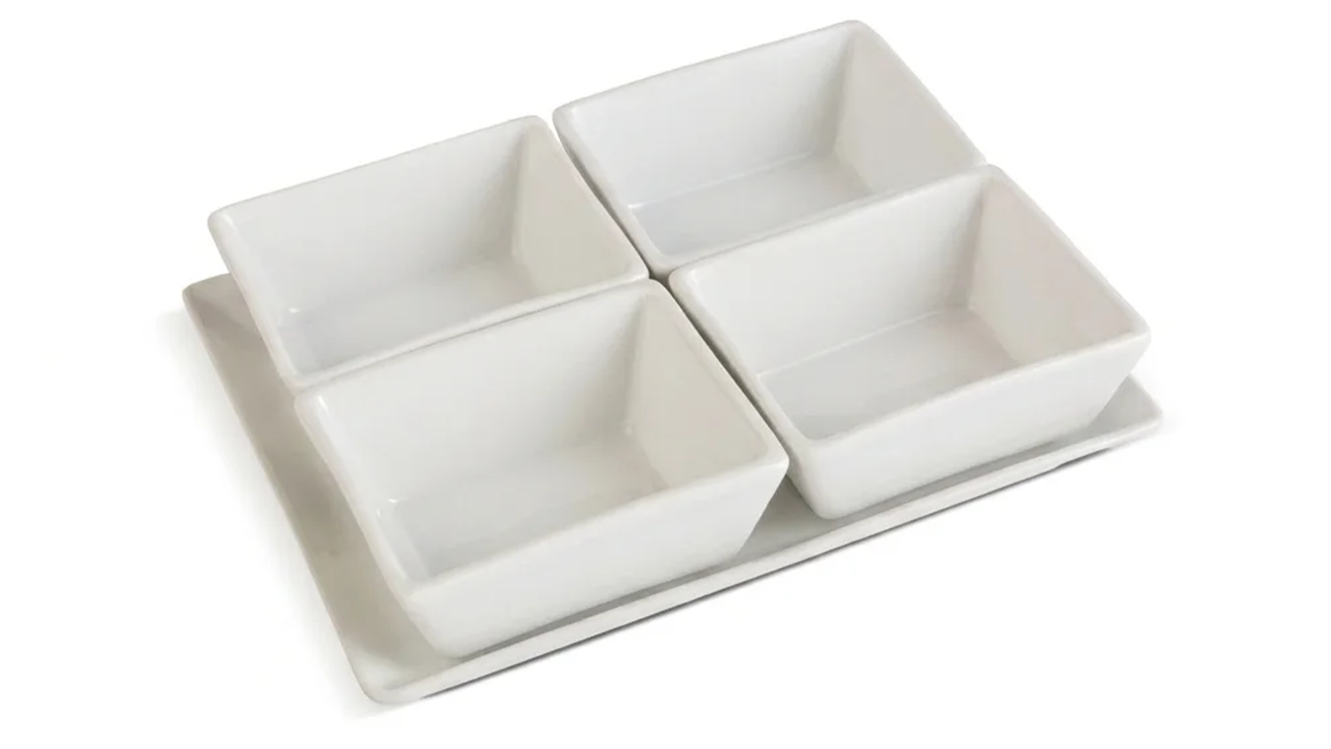 Čtyři bílé porcelánové servírovací misky Lamart LT9220 Dine na obdélníkovém podnosu.