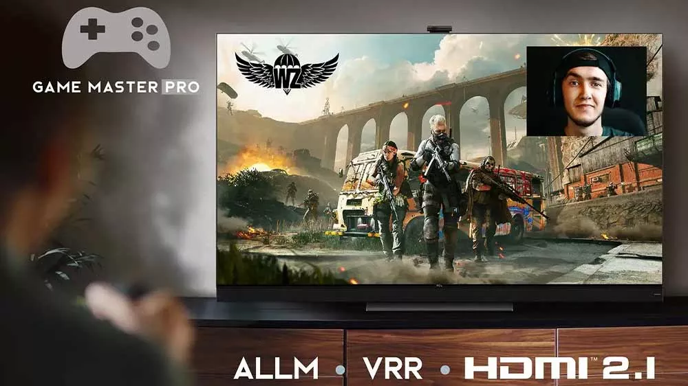 Televízor TCL zobrazujúci akčnú videohru a herné funkcie Game Master Pro, ALLM, VRR a HDMI 2.1.