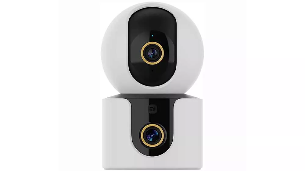 Biela bezpečnostná kamera Xiaomi Smart Camera C500 Dual EU s dvoma objektívmi so zlatým lemovaním.