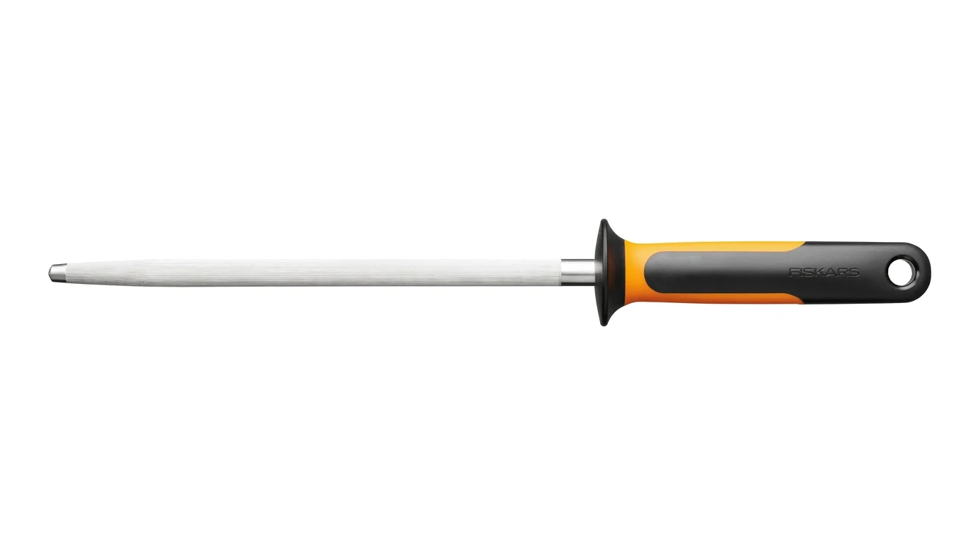 Ocílka Fiskars Functional Form s kulatou ocelovou tyčí, bezpečnostní záštitou a černo-oranžovou ergonomickou rukojetí.